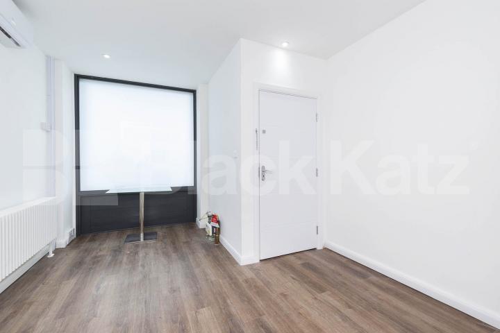 Refurbished 1 bedroom only seconds to Euston Station eversholt Street , Euston